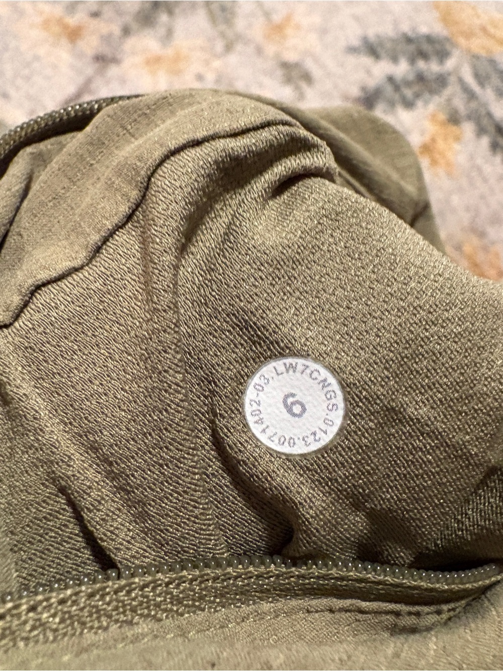 Lululemon Size 6 WovenAir High-Rise Hiking Shorts - Picture 4 of 4